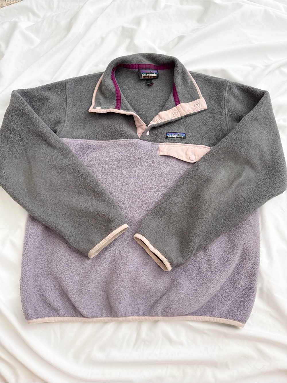 Patagonia Women's Grey & Lavender Snap-T Fleece Pullover with Pink Trim